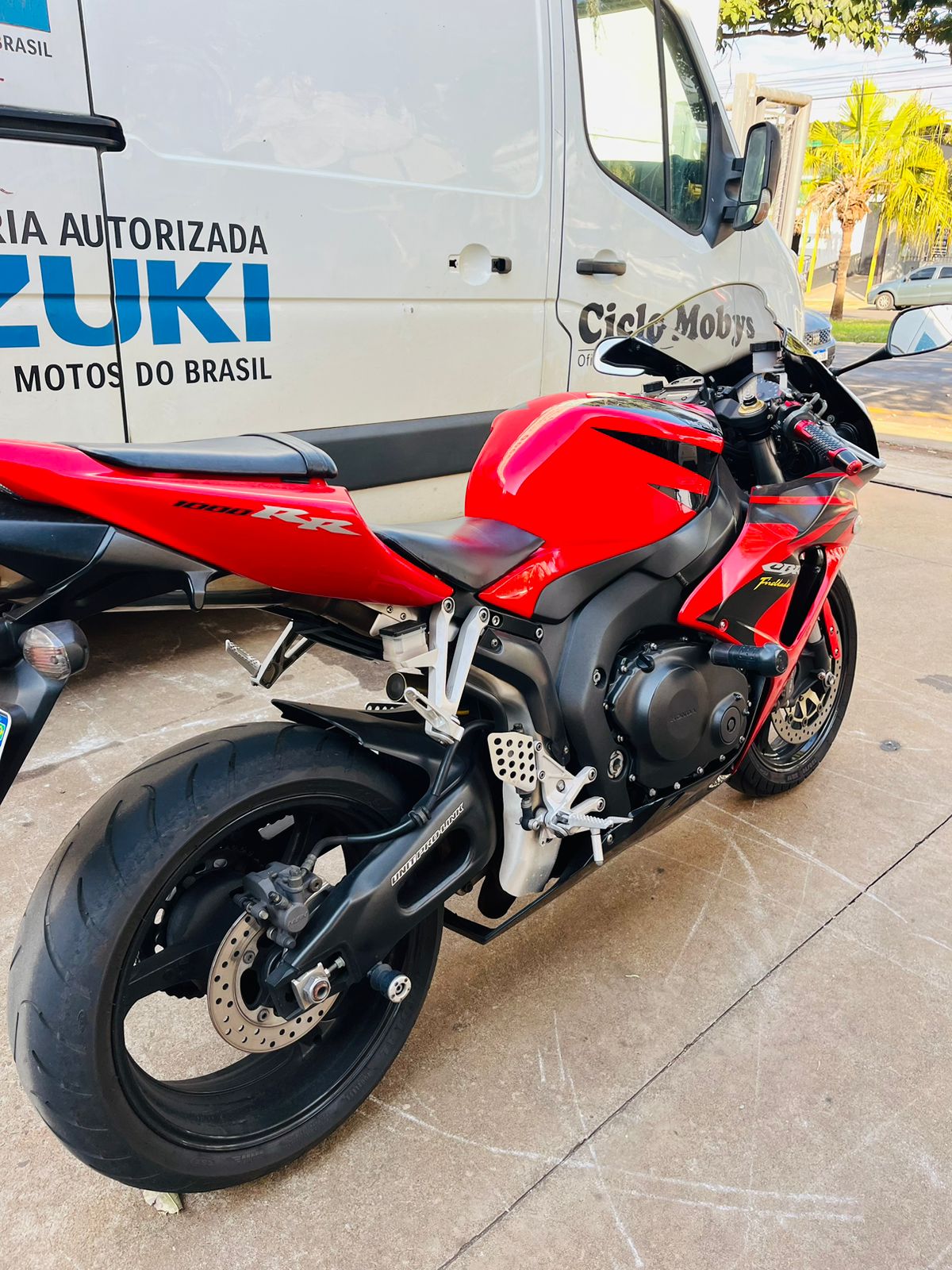 HONDA CBR 1000 RR FIRE BLADE VERMELHA 2006 COM APENAS 21500 KM.