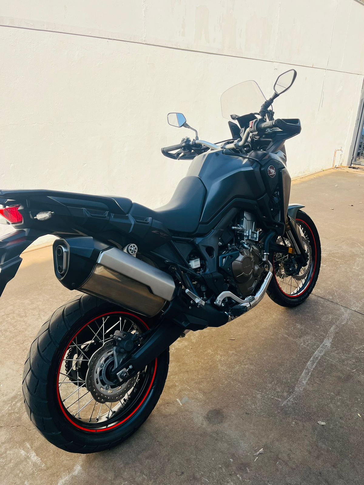 HONDA CRF 1000 AFRICA TWIN PRETA 2020 COM 23500 KM