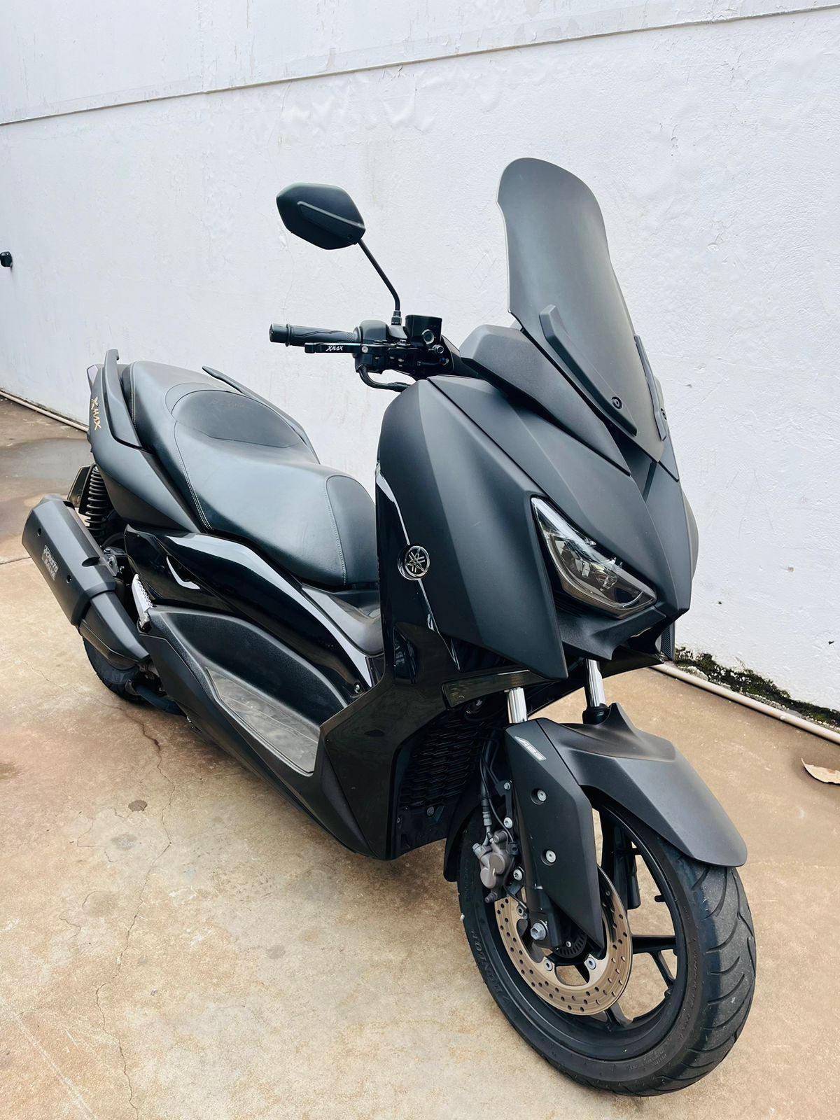 YAMAHA X-MAX 2021 PRETA COM 15 MIL KM