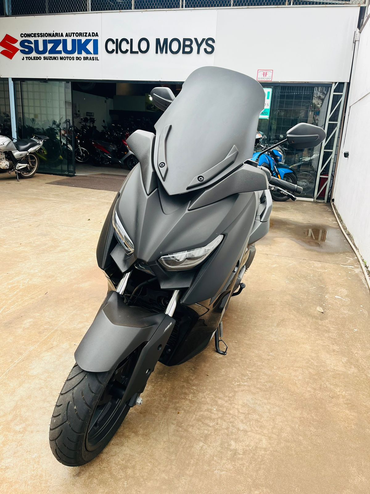 YAMAHA X-MAX 2021 PRETA COM 15 MIL KM