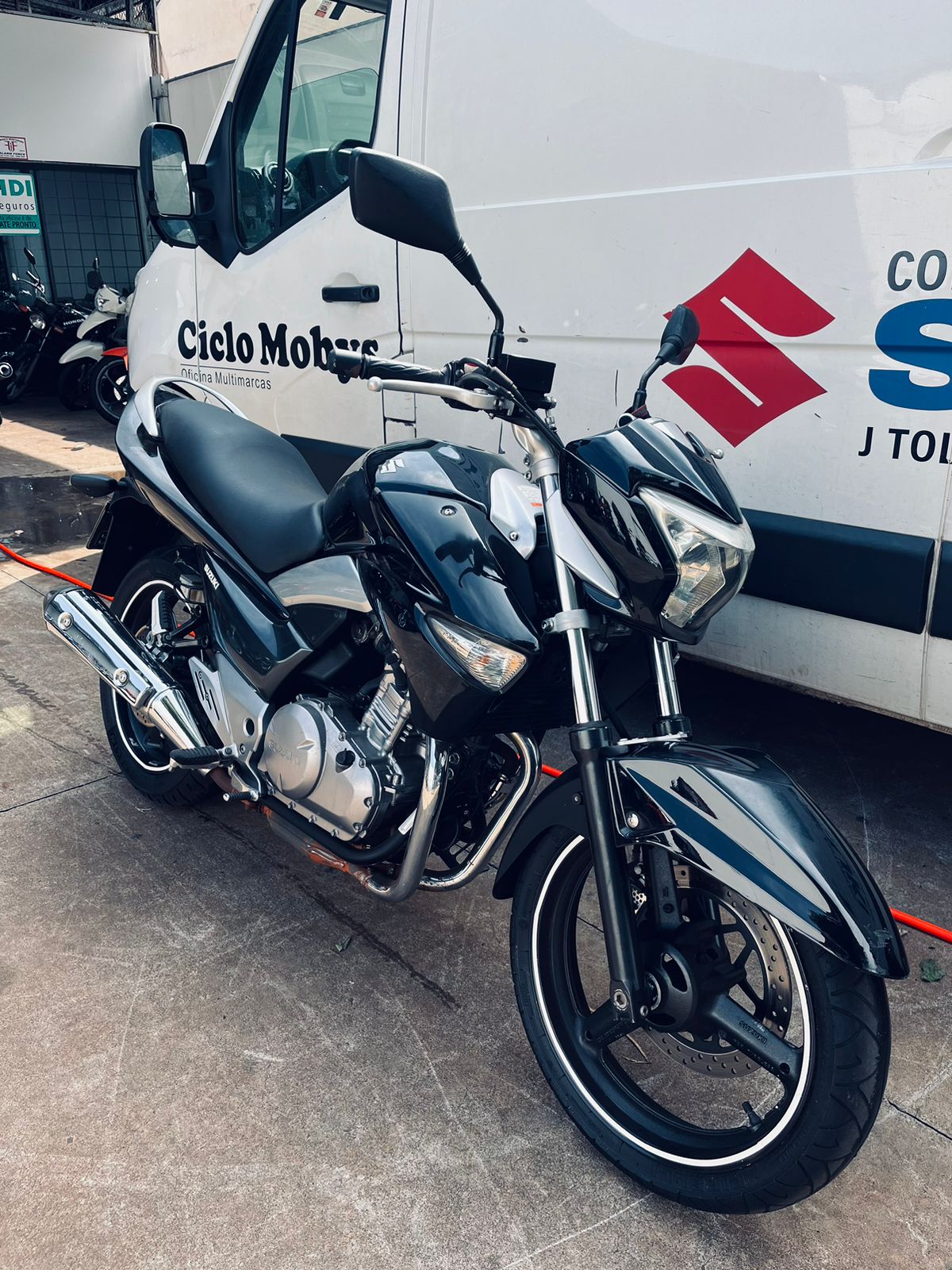 SUZUKI INAZUMA 250 2015 PRETA COM 64585 KM. UNICA DONA.