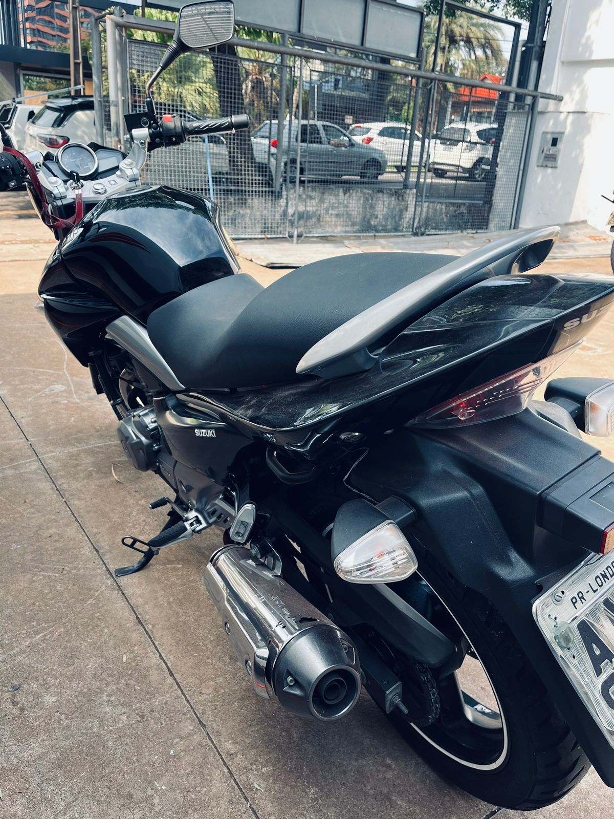 SUZUKI INAZUMA 250 2015 PRETA COM 64585 KM. UNICA DONA.