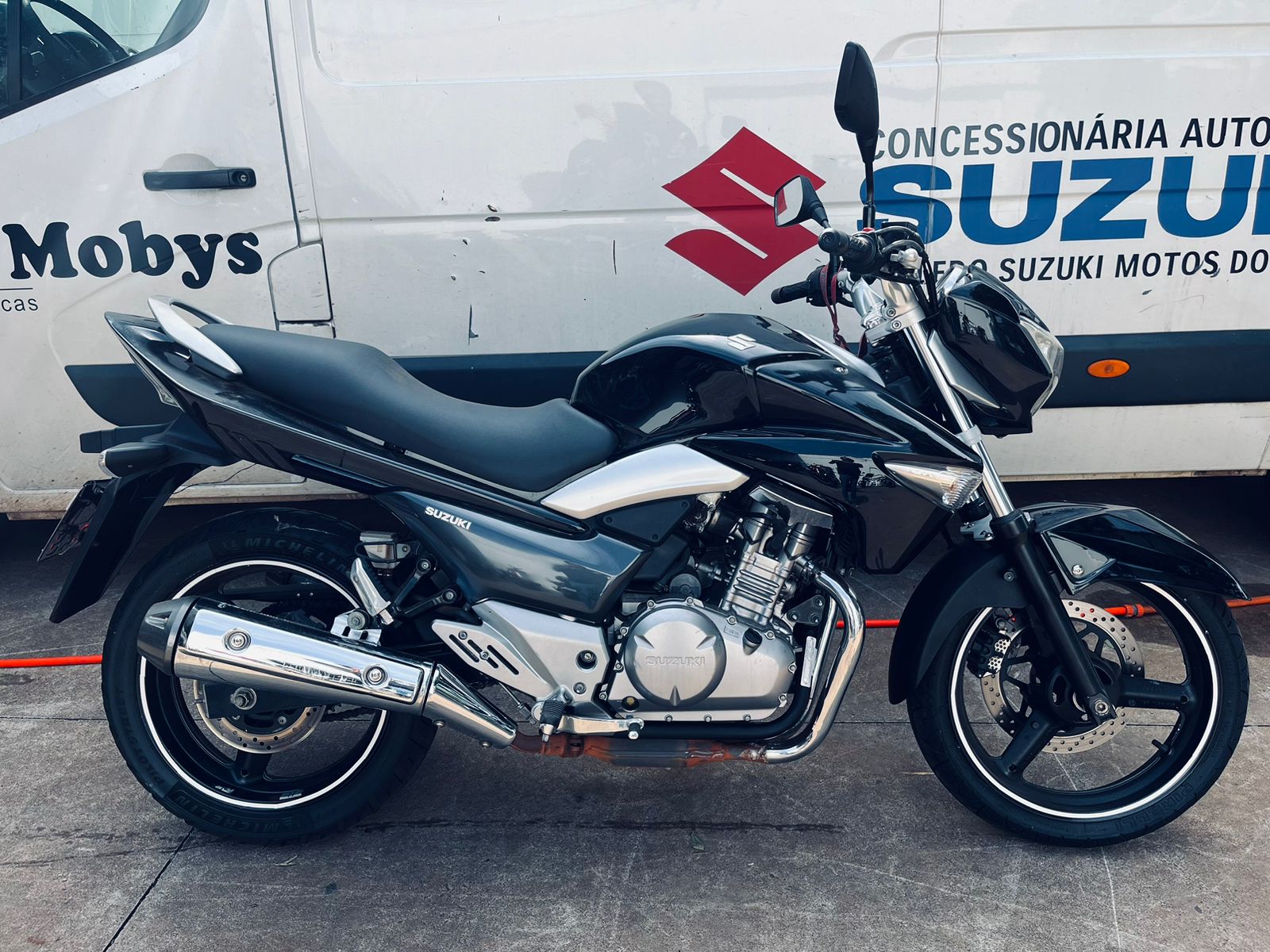 SUZUKI INAZUMA 250 2015 PRETA COM 64585 KM. UNICA DONA.