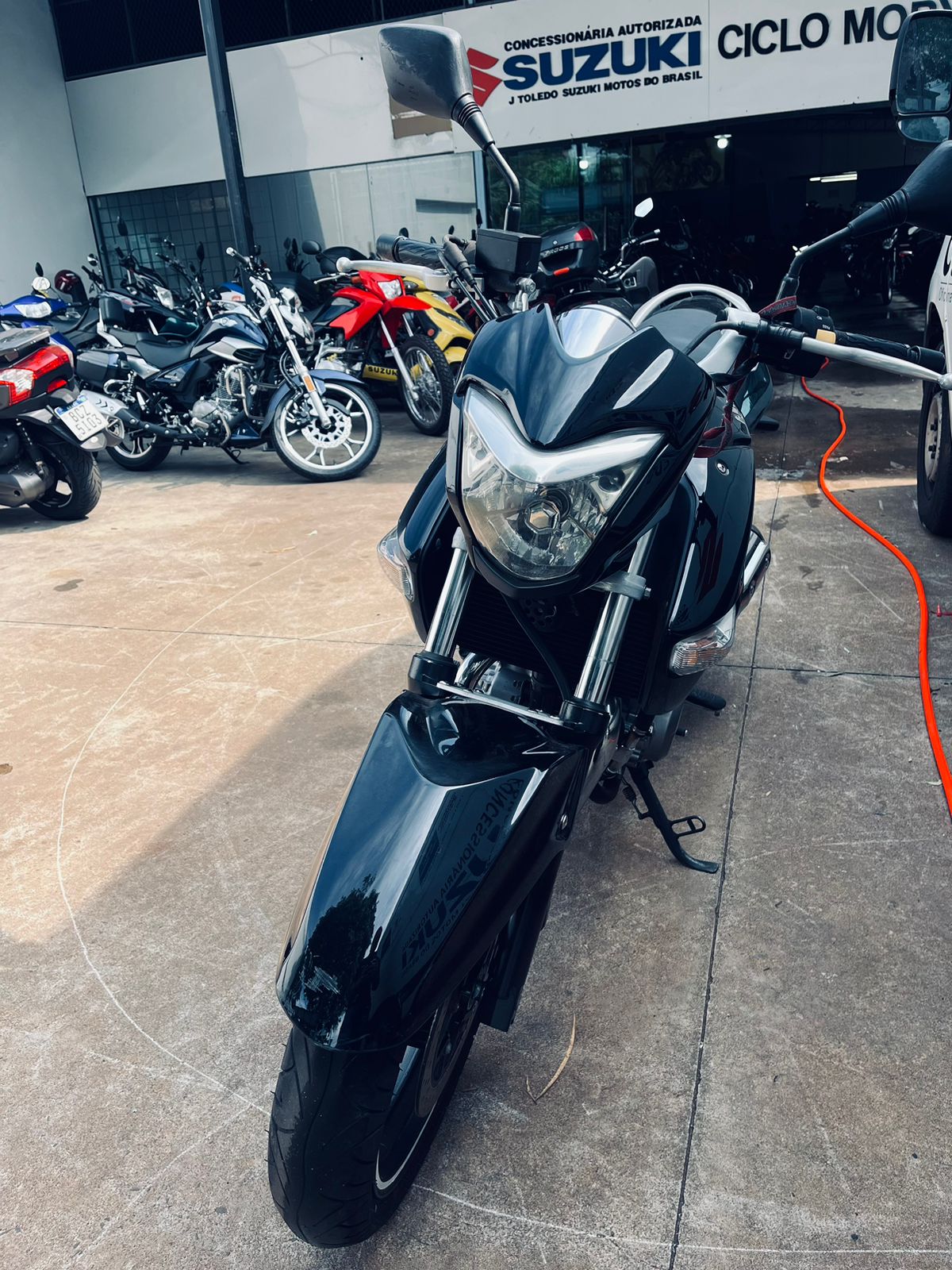 SUZUKI INAZUMA 250 2015 PRETA COM 64585 KM. UNICA DONA.