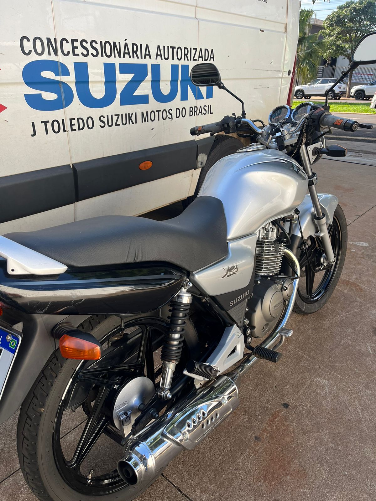 SUZUKI YES SE 2016 PRATA