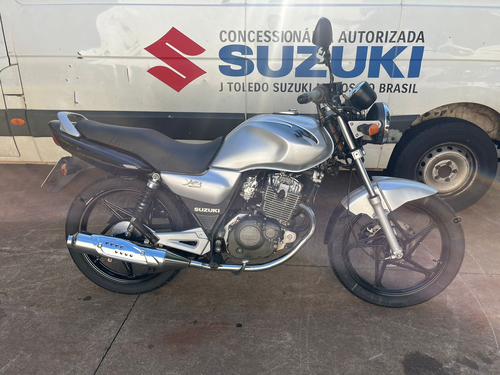 SUZUKI YES SE 2016 PRATA